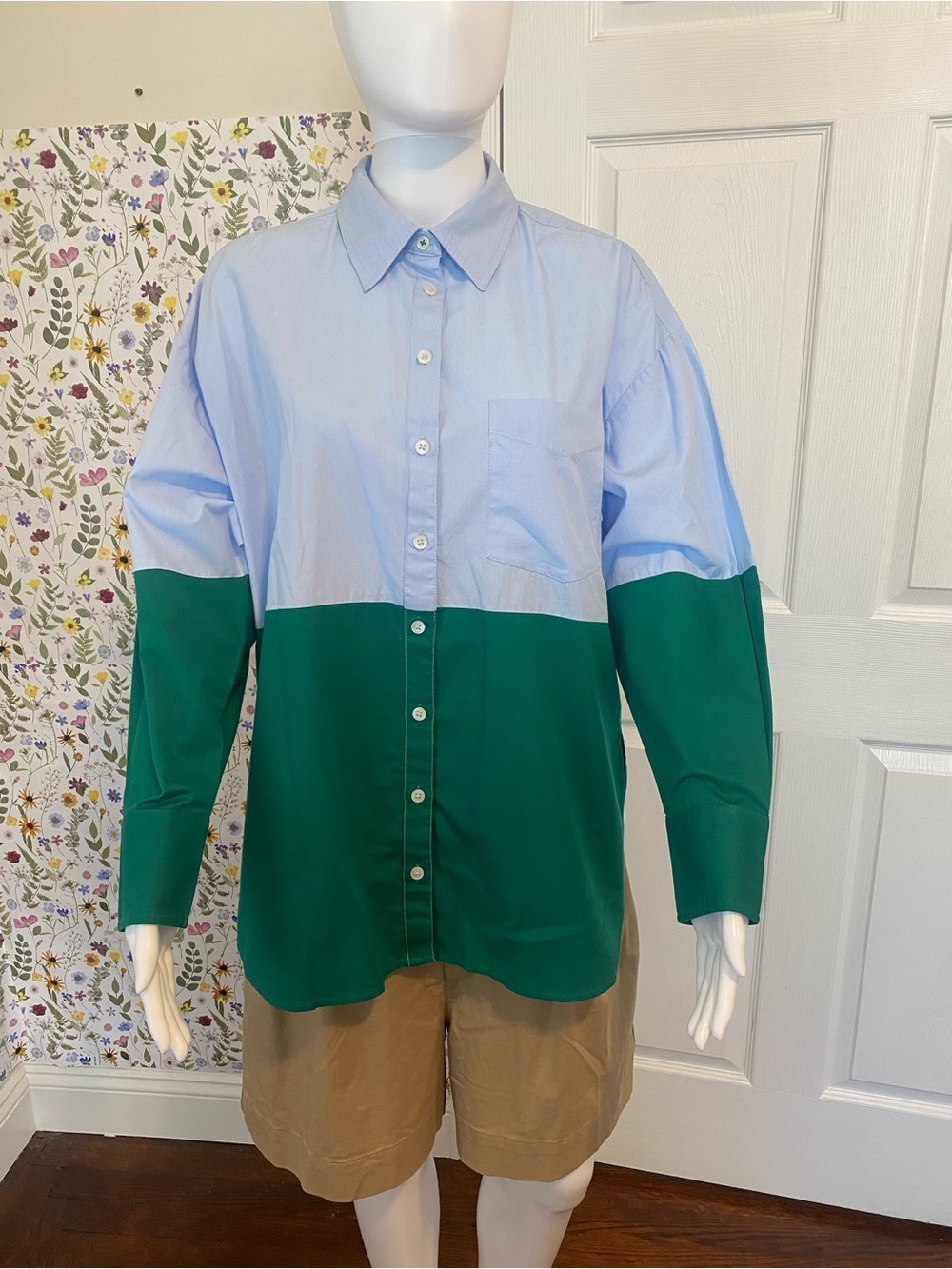 Maeve by Anthropologie WMN’s Blue/Green Button Down Shirt in Size Small